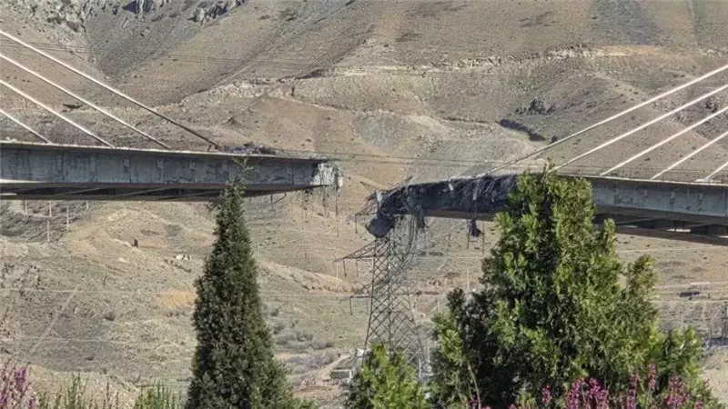 جسر في إيران 