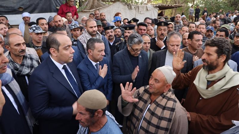 جانب من جنازة ضحايا حادث السادات 