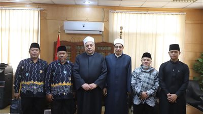 رئيس قطاع المعاهد الأزهرية يستقبل وفد المعاهد بإندونيسيا 