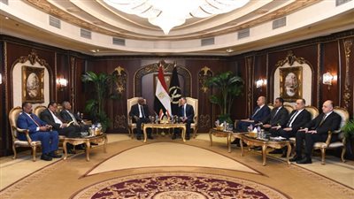 وزير الداخلية يستقبل نظيره السوداني لتعزيز التعاون الأمني المشترك