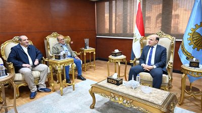 محافظ الغربية يبحث مع القابضة للمياه تسريع المشروعات وتحسين جودة الخدمات