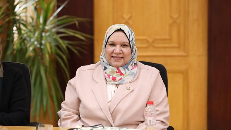 عميدة الكلية 