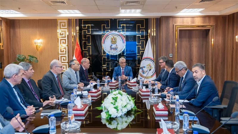 وزير للإنتاج الحربي