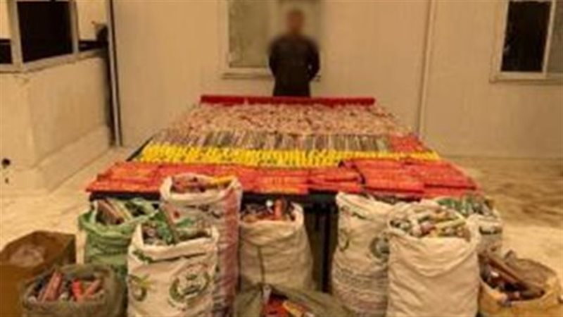 ضبط تاجر ألعاب نارية 