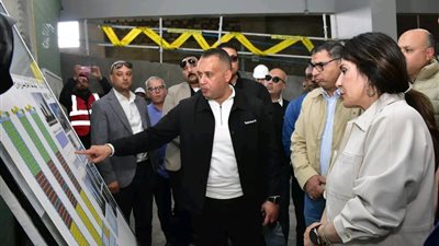 وزيرة الإسكان تتفقد الأبراج الشاطئية وطريق البوليفار وكمبوند 