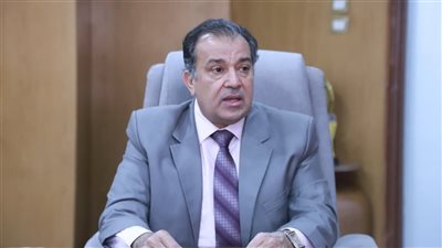 رئيس جامعة قنا يناقش المرحلة الثانية من مشروع تجميع الإدارات المركزية