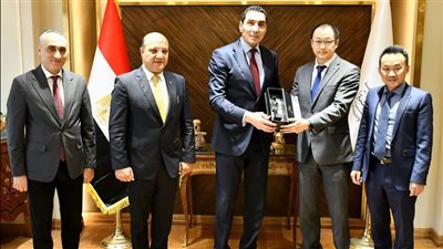 وزير الشباب  يبحث التعاون المشترك مع كبري الشركات الصينية للمعدات الرياضية