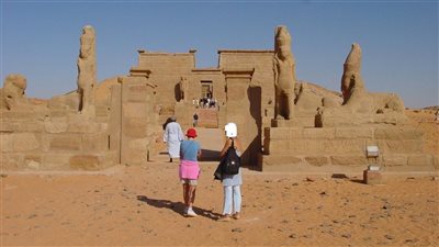 خطوات في أرض الأساطير.. ماذا ينتظرك داخل وادي السبوع؟