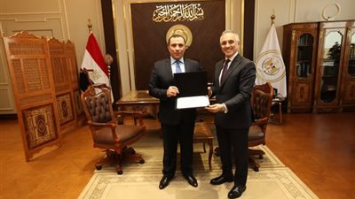 وزير العدل ينتدب 13 مساعدا جديدا .. ويكرم مساعدي الوزير السابقين