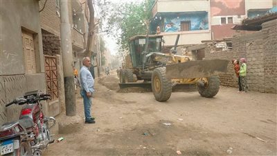 محافظ أسيوط يوجه بتمهيد الطرق غير المرصوفة.. ورئيس مركز الفتح يتابع الأعمال