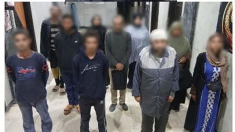 المتهمون عقب القبض عليهم