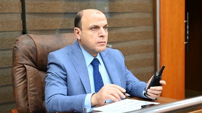 محافظ الغربية يتابع تطبيق مواعيد غلق المحال ويشدد على الالتزام الكامل