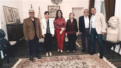 وزيرة الثقافة تبحث مع 