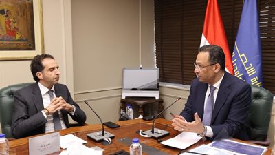 وزير الاتصالات يبحث مع مايكروسوفت تعزيز التعاون في الذكاء الاصطناعي