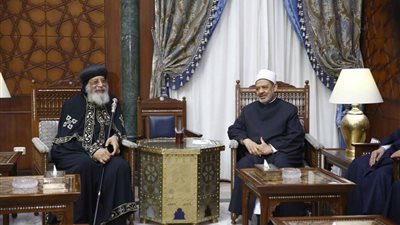 شيخ الأزهر يهنئ البابا تواضروس والإخوة المسيحيين بعيد القيامة المجيد