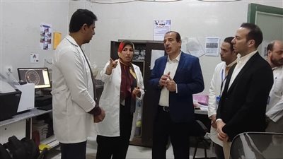 نائب وزير الصحة يتفقد منشآت البحيرة ويوجه بمكافآت للمتميزين وتحسين الخدمات