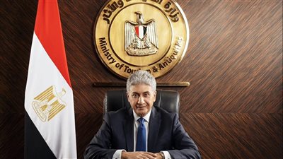 وزير السياحة والآثار يُهنئ قداسة البابا تواضروس الثاني بعيد القيامة المجيد 