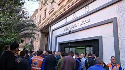 بعد حريق طوارئ قصر العيني.. رئيس الجامعة يطمئن على المرضى والفرق الطبية