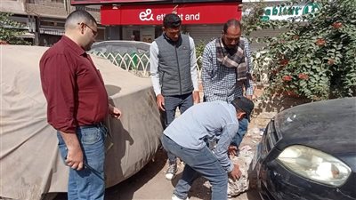 إزالة إشغالات وتعديات بشارعي النميس والهلالي بحي شرق أسيوط لتحقيق السيولة المرورية