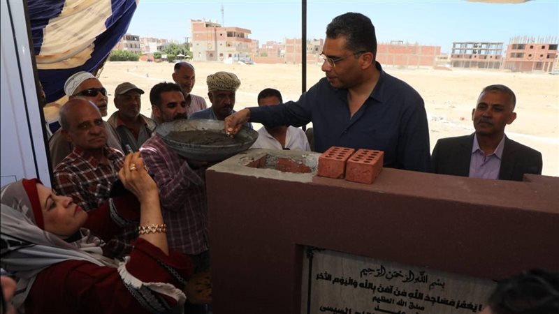 وضع حجر الأساس لمركز بدر الإسلامي بمدينة القصير 