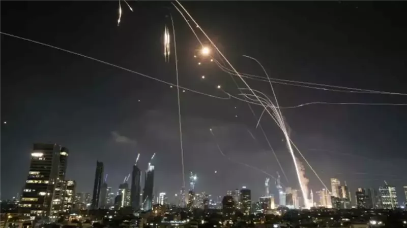صواريخ عنقودية