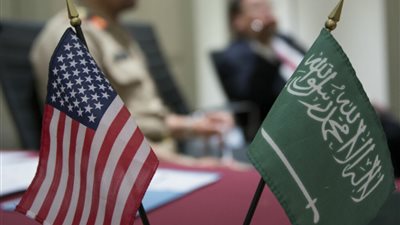 وول ستريت جورنال: السعودية تضغط على أمريكا لرفع حصارها عن موانئ إيران