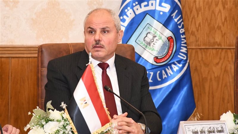 رئيس جامعة قناة السويس 