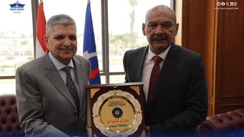 جانب من لقاء الفريق ربيع ومحافظ السويس 