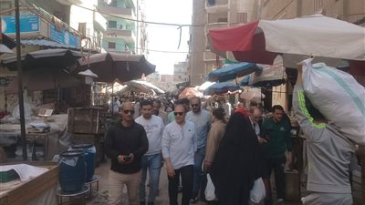 محافظ الدقهلية يؤكد استمرار حملات إزالة الإشغالات بسوق كفر البدماص بالمنصورة