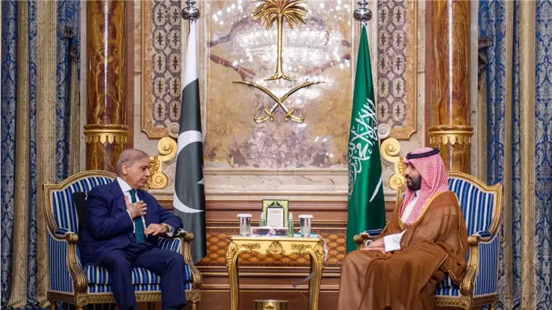 ولي العهد السعودي ورئيس الوزراء الباكستاني