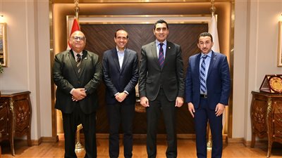 وزير الرياضة يبحث مع رئيس الاتحاد الدولي للبادل استضافة أول بطولة إفريقية للناشئين بالإسكندرية 