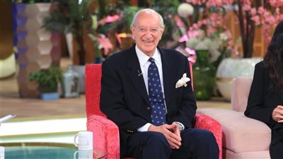 سر امتلاك الموسيقار محمد عبد الوهاب لشهادتي وفاة.. ما القصة؟