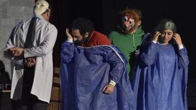 إقبال جماهيري كبير على «أعراض انسحاب» في ليلة افتتاحه بمسرح ليسيه الحرية