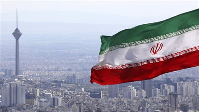 إيران تهدد بإغلاق مضيق هرمز مجددًا إذا استمر الحصار الأمريكي