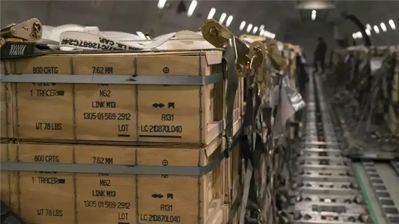 شحنات سلاح أمريكية على متن طائرة شحن
