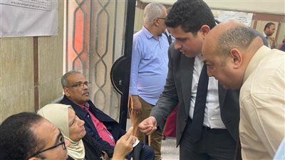 حملات رقابية موسعة بعابدين وغرب القاهرة.. غلق محلات مخالفـة 
