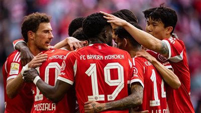 بايرن ميونخ يتوج بلقب الدوري الألماني للمرة الـ 35 في تاريخه