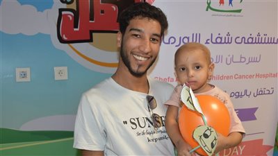 مسرح عرائس وورش فنية.. مبادرة شبابية تدعم الأطفال محاربي السرطان بالأقصر