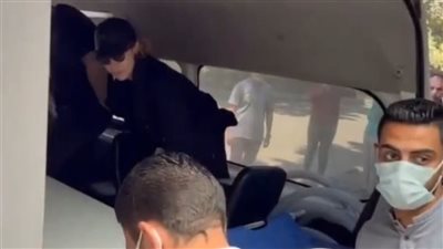 بحضور نجوم الفن والإعلام.. تشييع جثمان والد منة شلبي من مسجد الفاروق