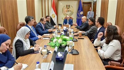 هيئة الدواء ولوريال تبحثان توسيع الاستثمارات في سوق مستحضرات التجميل بمصر