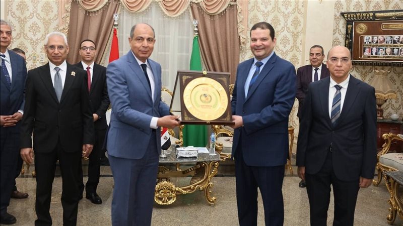 خلال توقيع الاتفاق 