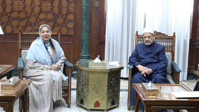 شيخ الأزهر: إعادة الاعتبار للمعلم وتقديمه قدوة للنشء ضرورة