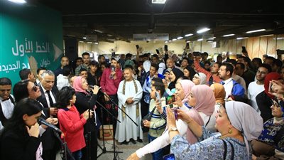 عرض فني غنائي لذوي القدرات الخاصة بمحطة مترو جمال عبد الناصر