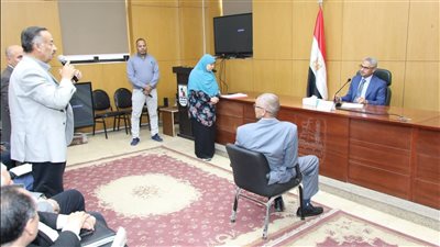 محافظ بني سويف يوجه بتوفير الحماية الاجتماعية لأسرتين ويفض نزاع بين سيدتين