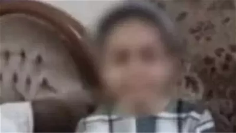 الطفلة