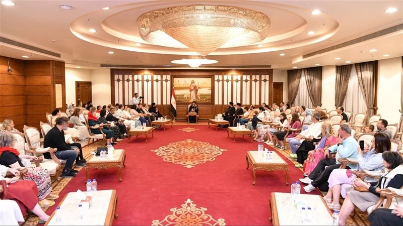البابا تواضروس الثاني مع الكنيسة الأرثوذكسية الرومانية