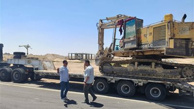 مصادرة حفار بالغردقة لالقاء ناتج الحفر في الأماكن الغير مخصصة له 