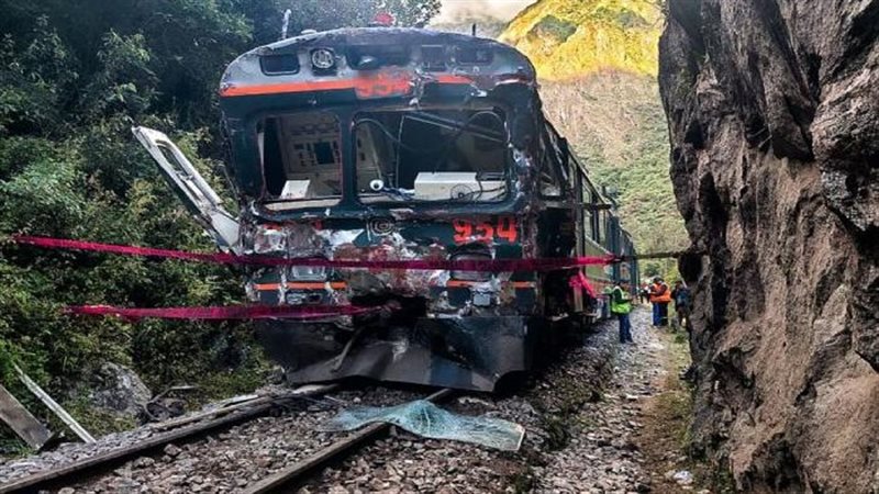 حادث تصادم بين قطارين 