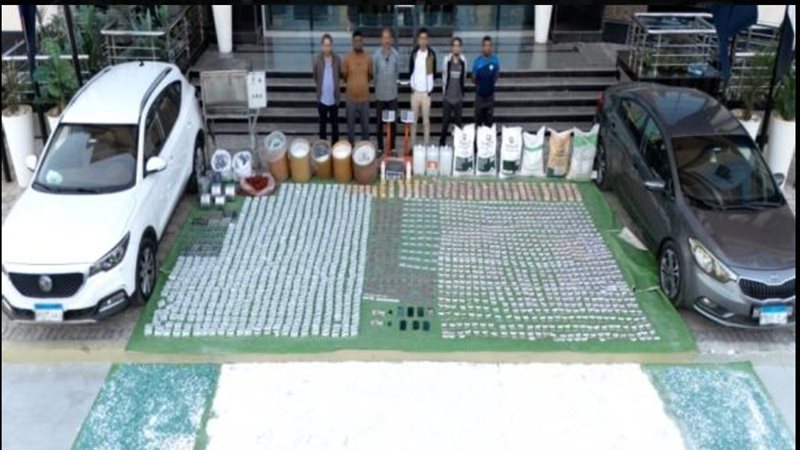 المتهمين و المضبوطات 