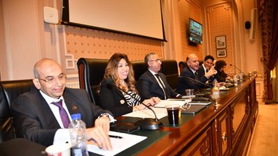 بحضور وزير الاستثمار… أشرف عبد الغني يطالب بمنح 